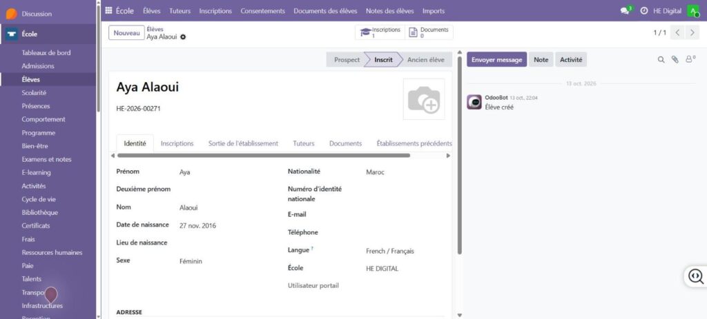 La fiche élève : identité, inscriptions, tuteurs, documents et historique complet des modifications.